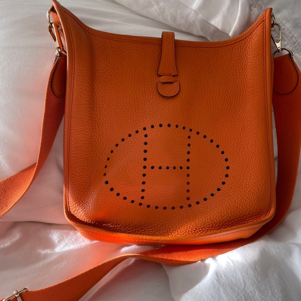 Hermes Evelyn 29pm gently used. Slight wear as shown in photos